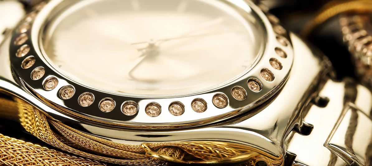 Eine goldene Armbanduhr